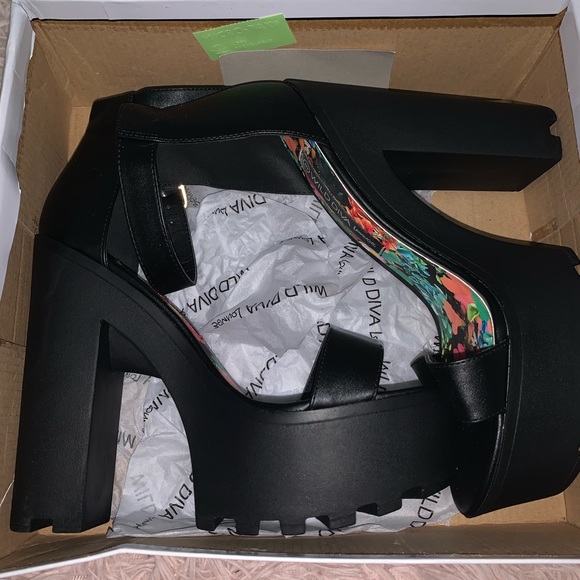 Black Platform Sandals - Picture 6 of 6